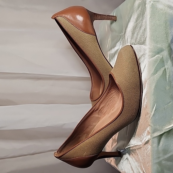 Ann Taylor Khaki Canvas and Cognac Leather Women's Pump Size 8 1/2 - Picture 4 of 8